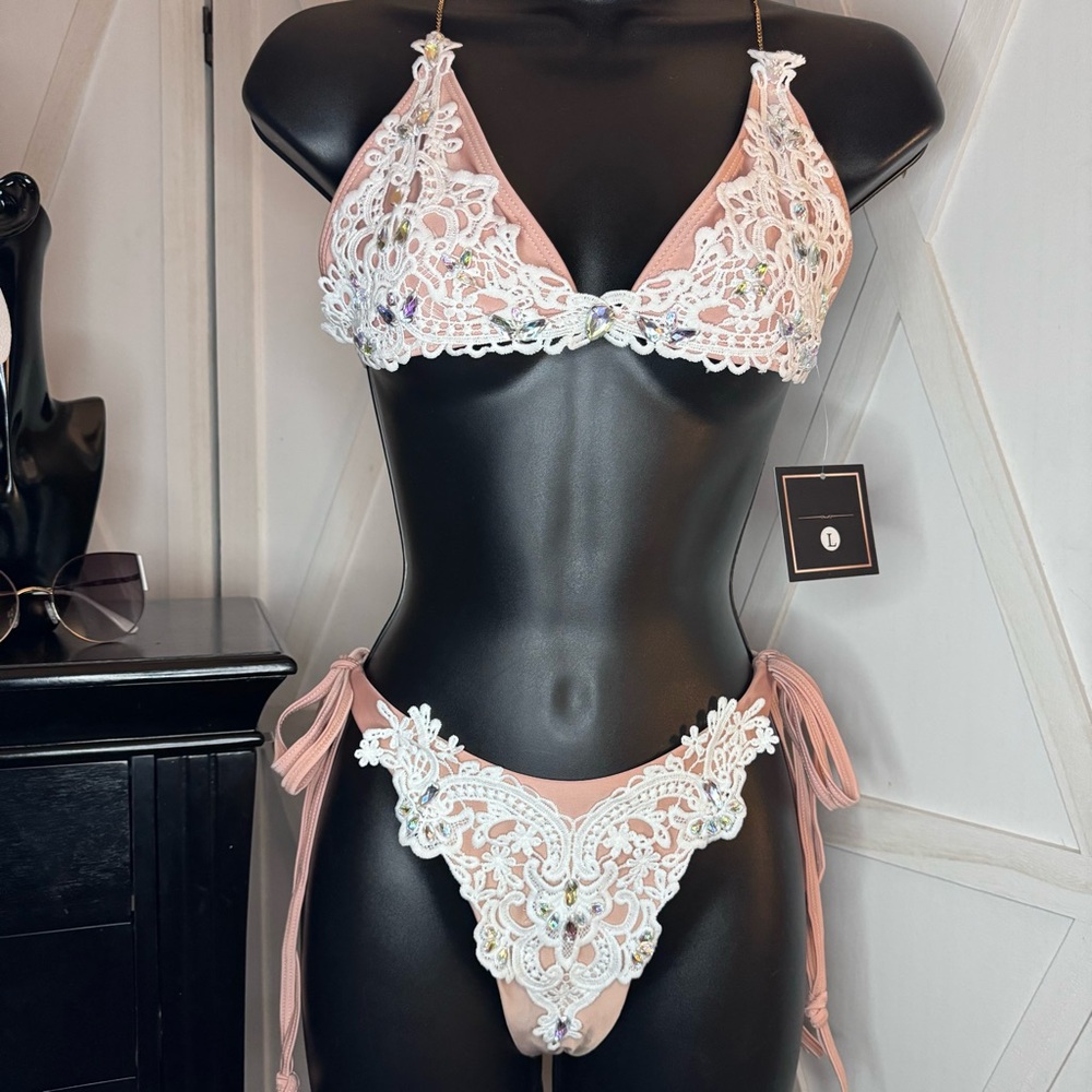Elegant Lace Pink Lingerie Set